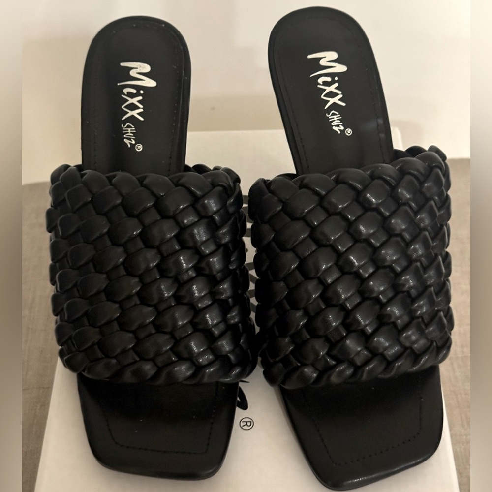 NIB Solid Black Color Faux Leather Square Toe Braided Mule Sandal. Size 8 🖤